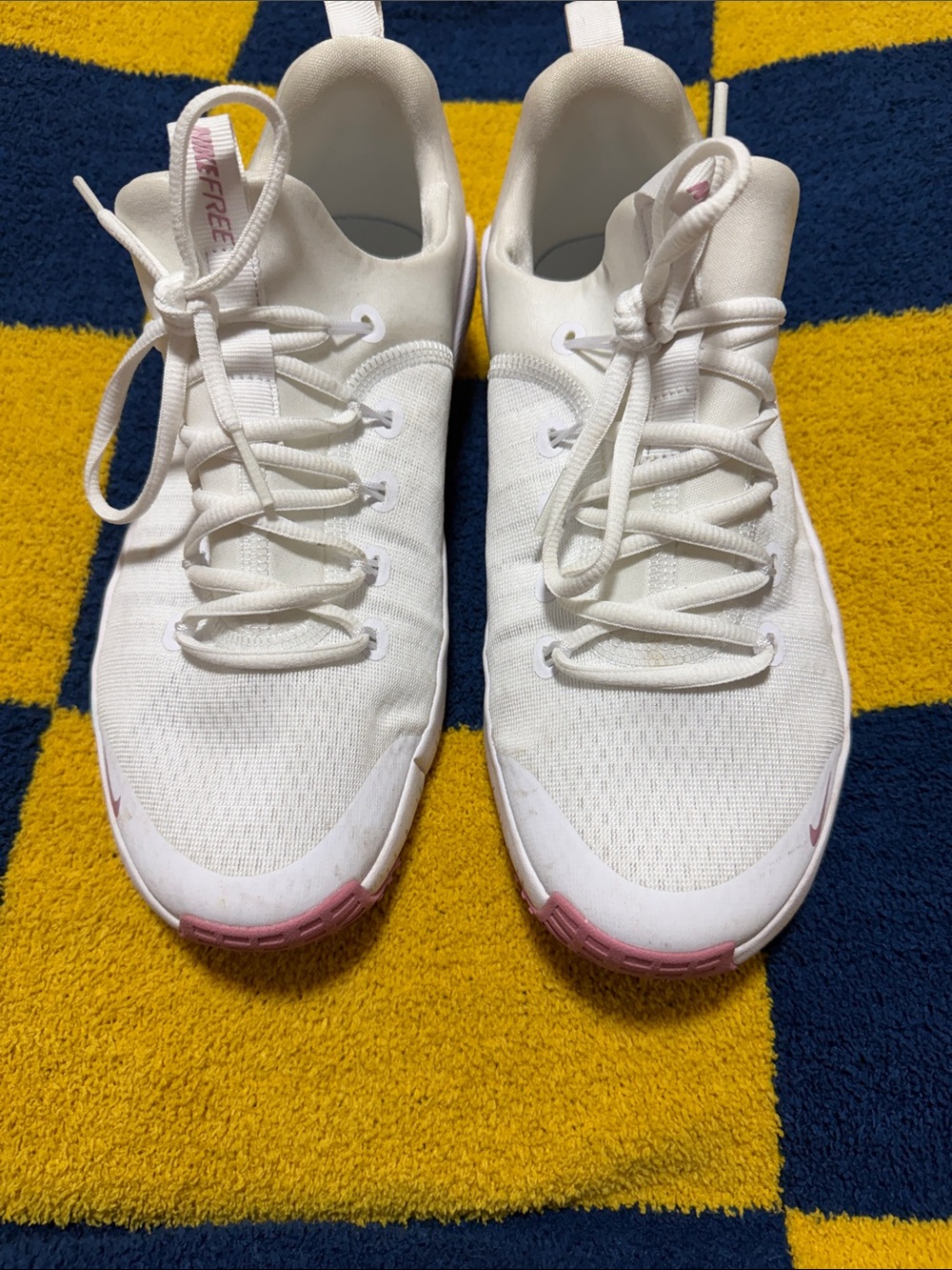 Nike free pink white
